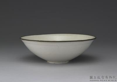 图片[2]-Bowl with impressed decoration of waterfowl and lotus pond in white glaze, Ding ware, Jin dynasty, 12th-13th century-China Archive